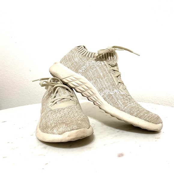 Women’s size 7 slip-on sneaker by Aldo. Nice light color, barely worn. - Picture 1 of 5